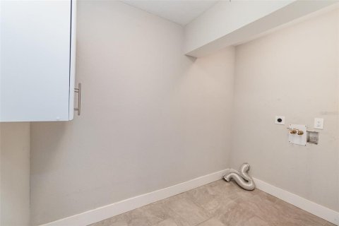 House in Sarasota, Florida 3 bedrooms, 168.99 sq.m. № 1716884 - photo 13