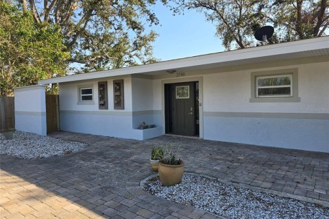 House in Sarasota, Florida 3 bedrooms, 168.99 sq.m. № 1716884 - photo 1