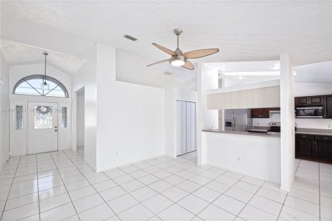 Casa en venta en Port St. Lucie, Florida, 3 dormitorios, 169.73 m2 № 1989634 - foto 16