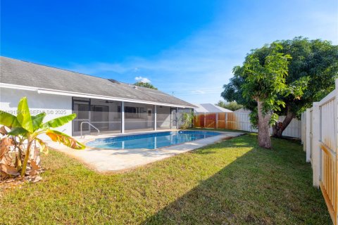 Casa en venta en Port St. Lucie, Florida, 3 dormitorios, 169.73 m2 № 1989634 - foto 2