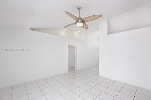 Casa en venta en Port St. Lucie, Florida, 3 dormitorios, 169.73 m2 № 1989634 - foto 17