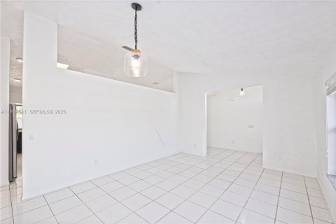 Casa en venta en Port St. Lucie, Florida, 3 dormitorios, 169.73 m2 № 1989634 - foto 14