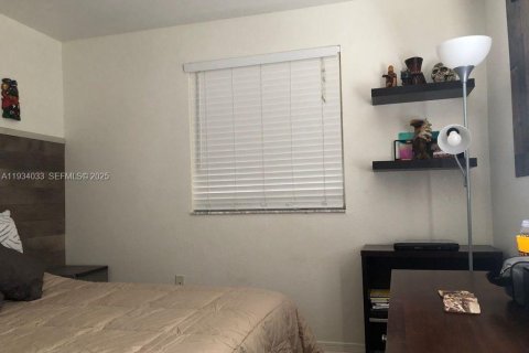 Condominio en alquiler en Miami, Florida, 3 dormitorios, 126.72 m2 № 1992773 - foto 17