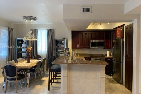Condominio en alquiler en Miami, Florida, 3 dormitorios, 126.72 m2 № 1992773 - foto 11