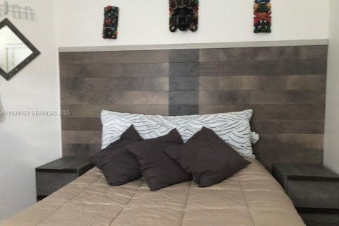 Condominio en alquiler en Miami, Florida, 3 dormitorios, 126.72 m2 № 1992773 - foto 28