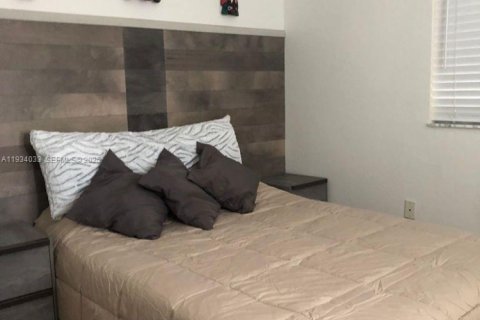 Condominio en alquiler en Miami, Florida, 3 dormitorios, 126.72 m2 № 1992773 - foto 18