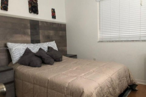 Condominio en alquiler en Miami, Florida, 3 dormitorios, 126.72 m2 № 1992773 - foto 16