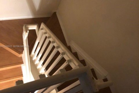 Condominio en alquiler en Miami, Florida, 3 dormitorios, 126.72 m2 № 1992773 - foto 26