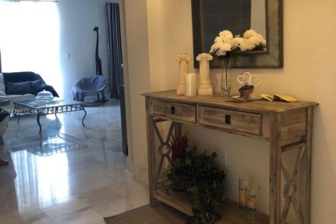 Condominio en alquiler en Miami, Florida, 3 dormitorios, 126.72 m2 № 1992773 - foto 29