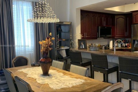 Condominio en alquiler en Miami, Florida, 3 dormitorios, 126.72 m2 № 1992773 - foto 10