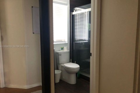 Condominio en alquiler en Miami, Florida, 3 dormitorios, 126.72 m2 № 1992773 - foto 19