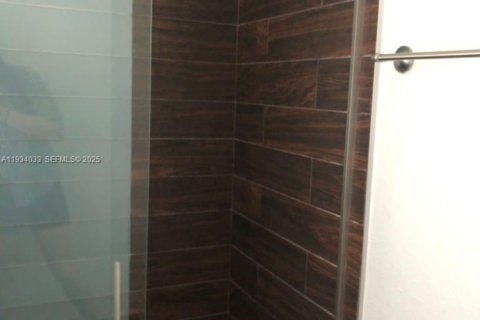 Condominio en alquiler en Miami, Florida, 3 dormitorios, 126.72 m2 № 1992773 - foto 21