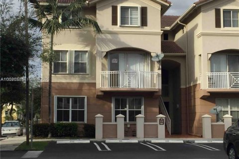 Condominio en alquiler en Miami, Florida, 3 dormitorios, 126.72 m2 № 1992773 - foto 1