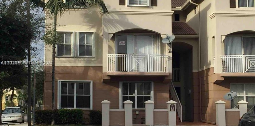 Condominio en Miami, Florida, 3 dormitorios  № 1992773