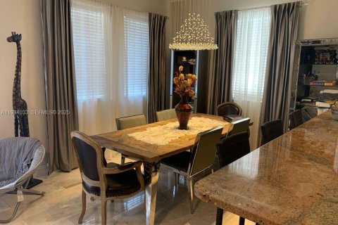 Condominio en alquiler en Miami, Florida, 3 dormitorios, 126.72 m2 № 1992773 - foto 14