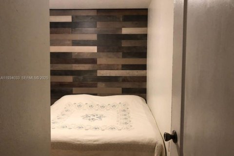 Condominio en alquiler en Miami, Florida, 3 dormitorios, 126.72 m2 № 1992773 - foto 23