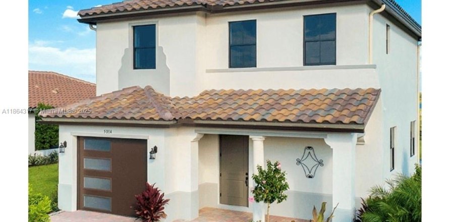 Дом в Аве Мария, Флорида 3 спальни, 178.74м2 № 1957801