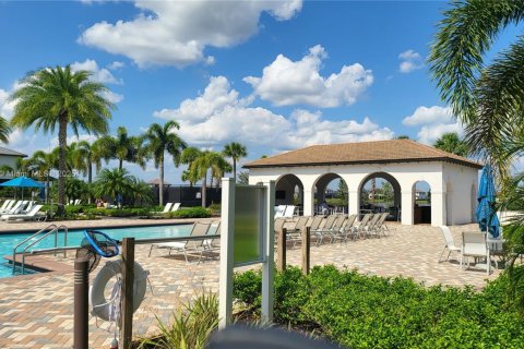 Снять в аренду виллу или дом в Аве Мария, Флорида 3 спальни, 178.74м2, № 1957801 - фото 7