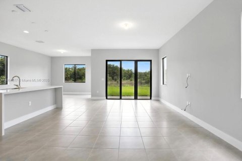 Снять в аренду виллу или дом в Аве Мария, Флорида 3 спальни, 178.74м2, № 1957801 - фото 2