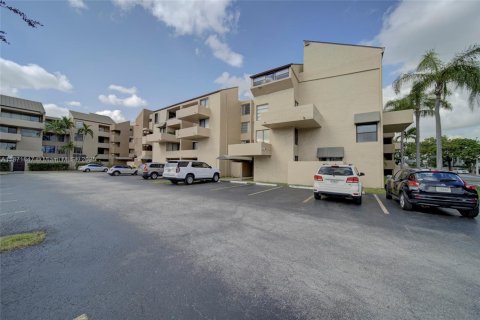 Condo in Miami, Florida, 2 bedrooms № 1920169 - photo 21