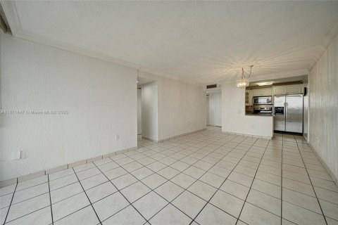 Condo in Miami, Florida, 2 bedrooms № 1920169 - photo 14