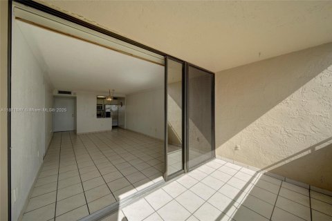 Condo in Miami, Florida, 2 bedrooms № 1920169 - photo 19