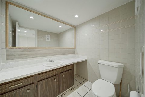 Condo in Miami, Florida, 2 bedrooms № 1920169 - photo 20