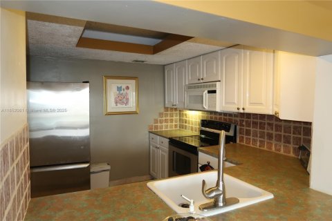 Copropriété à louer à Miami, Floride: 1 chambre, 78.04 m2 № 1877659 - photo 6