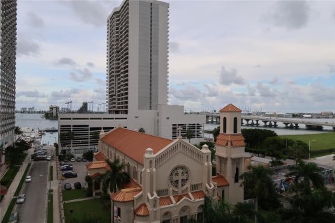 Copropriété à louer à Miami, Floride: 1 chambre, 78.04 m2 № 1877659 - photo 17