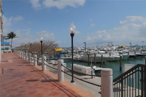 Copropriété à louer à Miami, Floride: 1 chambre, 78.04 m2 № 1877659 - photo 2