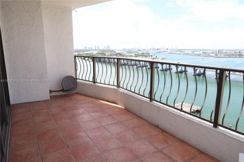 Copropriété à louer à Miami, Floride: 1 chambre, 78.04 m2 № 1877659 - photo 11