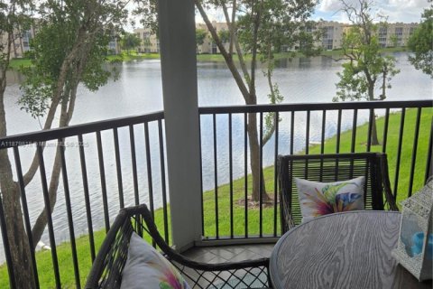 Condo in Tamarac, Florida, 2 bedrooms  № 1925566 - photo 29