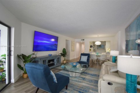 Condo in Tamarac, Florida, 2 bedrooms  № 1925566 - photo 20