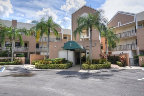 Condo in Tamarac, Florida, 2 bedrooms  № 1925566 - photo 2