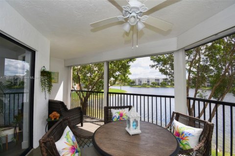 Condo in Tamarac, Florida, 2 bedrooms  № 1925566 - photo 27