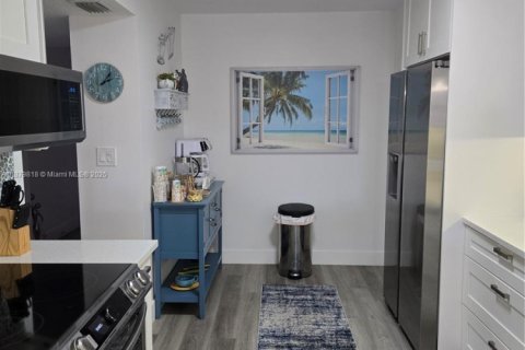 Condo in Tamarac, Florida, 2 bedrooms  № 1925566 - photo 11