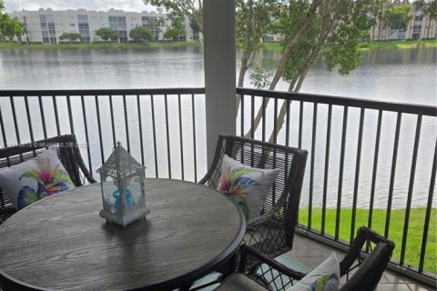 Condo in Tamarac, Florida, 2 bedrooms  № 1925566 - photo 30