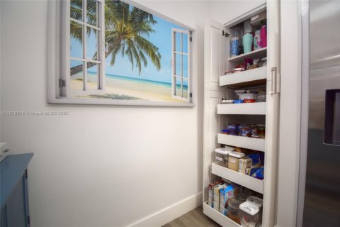 Condo in Tamarac, Florida, 2 bedrooms  № 1925566 - photo 14