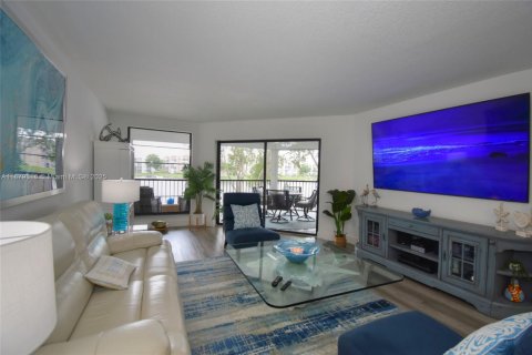Condo in Tamarac, Florida, 2 bedrooms  № 1925566 - photo 23