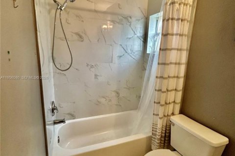 Casa en alquiler en Cutler Bay, Florida, 4 dormitorios, 145.02 m2 № 2010609 - foto 11