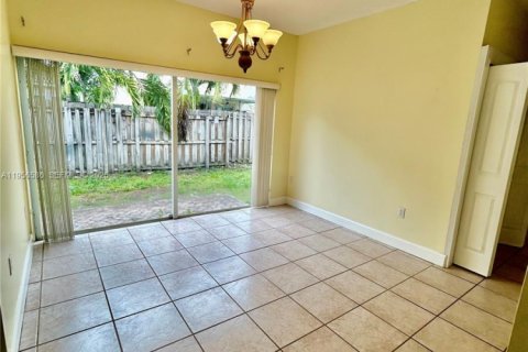 Casa en alquiler en Cutler Bay, Florida, 4 dormitorios, 145.02 m2 № 2010609 - foto 8