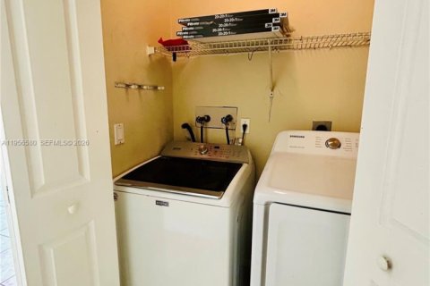 Casa en alquiler en Cutler Bay, Florida, 4 dormitorios, 145.02 m2 № 2010609 - foto 9