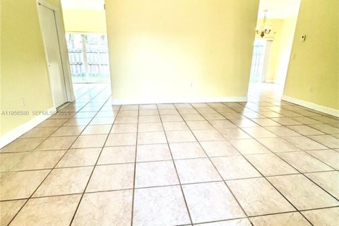 Casa en alquiler en Cutler Bay, Florida, 4 dormitorios, 145.02 m2 № 2010609 - foto 6