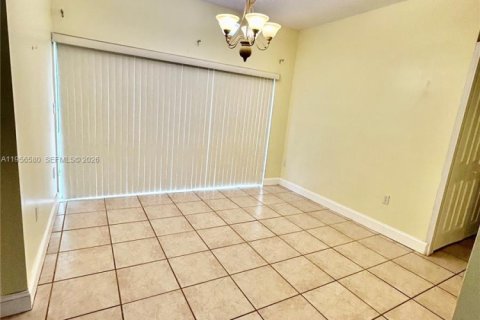 Casa en alquiler en Cutler Bay, Florida, 4 dormitorios, 145.02 m2 № 2010609 - foto 5