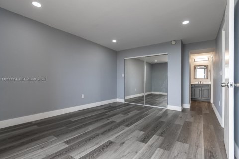 Copropriété à vendre à Miami, Floride: 2 chambres, 100.61 m2 № 1976739 - photo 12