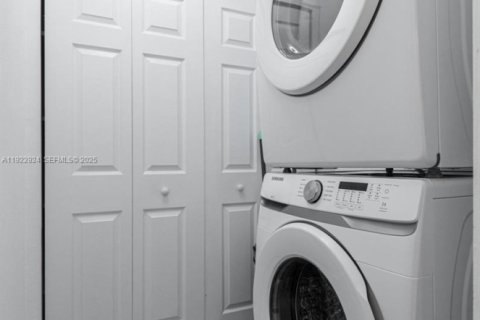 Copropriété à vendre à Miami, Floride: 2 chambres, 100.61 m2 № 1976739 - photo 9