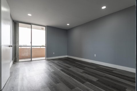 Copropriété à vendre à Miami, Floride: 2 chambres, 100.61 m2 № 1976739 - photo 17