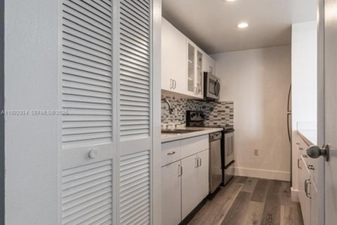 Copropriété à vendre à Miami, Floride: 2 chambres, 100.61 m2 № 1976739 - photo 13