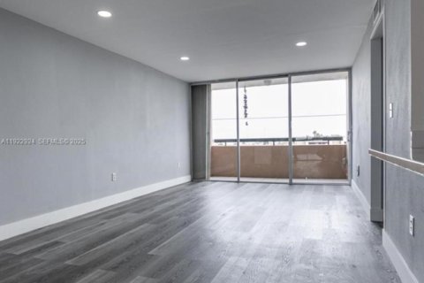 Copropriété à vendre à Miami, Floride: 2 chambres, 100.61 m2 № 1976739 - photo 5