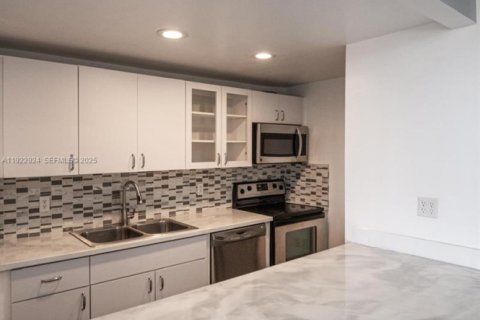Copropriété à vendre à Miami, Floride: 2 chambres, 100.61 m2 № 1976739 - photo 4